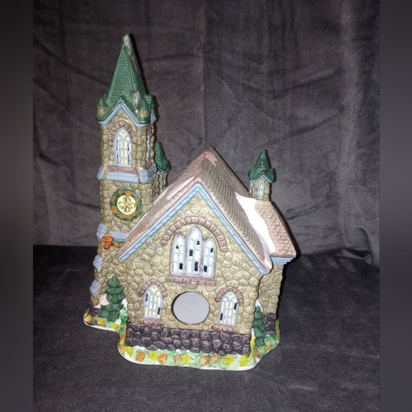 Vintage 2000 Santa's Workshop Collection Stoneybrook Church Christmas Village - Picture 4 of 13